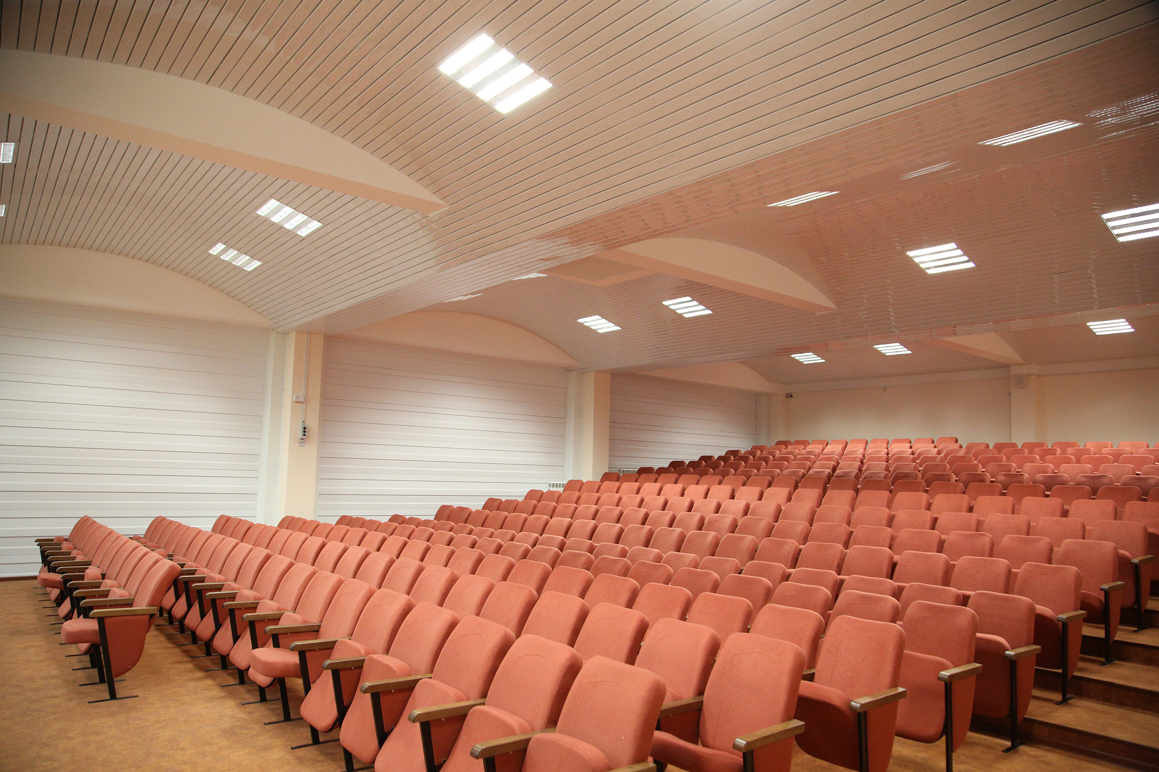 Дизайн актового зала школы